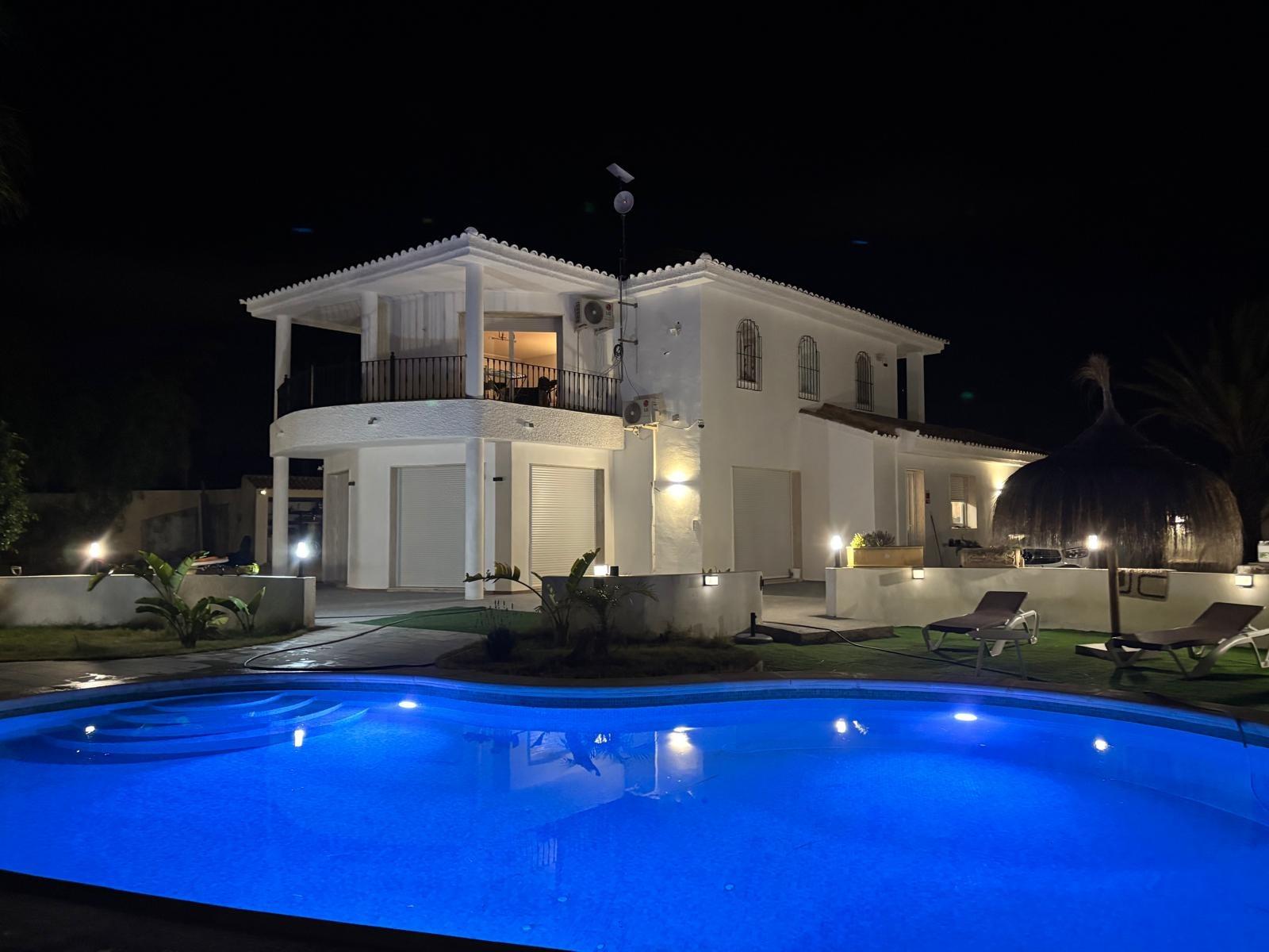 House à San Miguel de Salinas, Alicante, Espagne 4 chambres, 300 m2 No. 128697