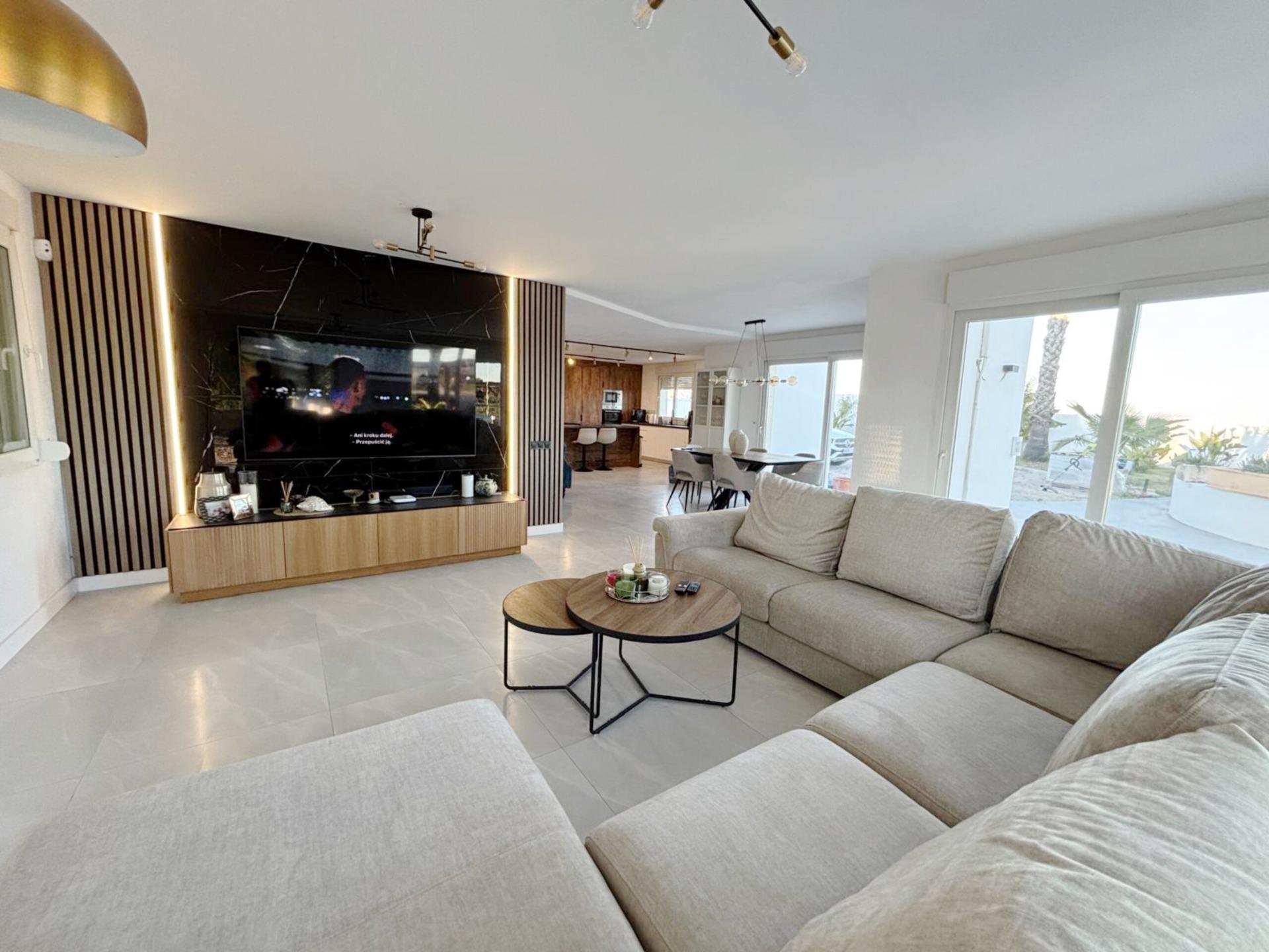 House à San Miguel de Salinas, Alicante, Espagne 4 chambres, 300 m2 No. 128697