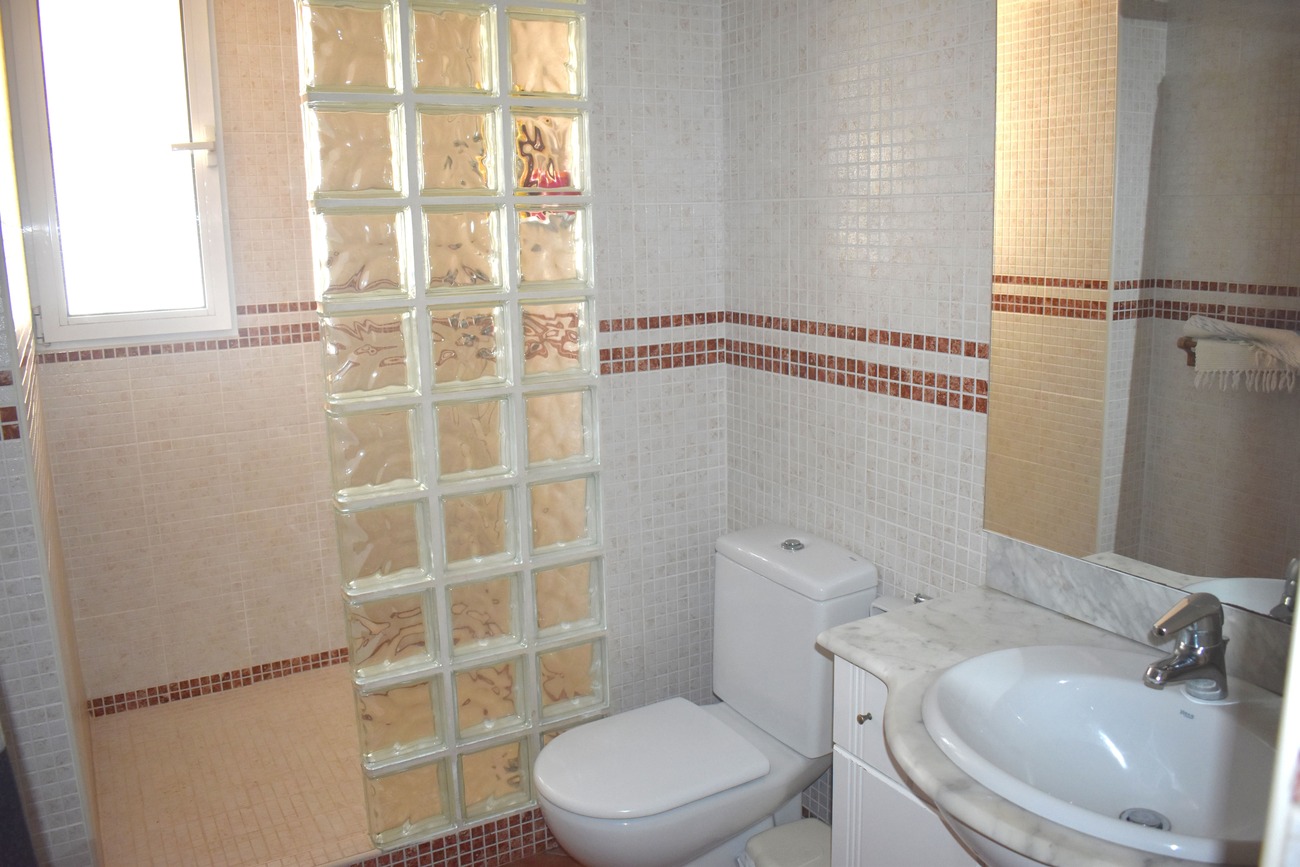 Villa i Guardamar del Segura, Alicante, Spanien 6 sovrum, 199 kvm. Nr. 125979