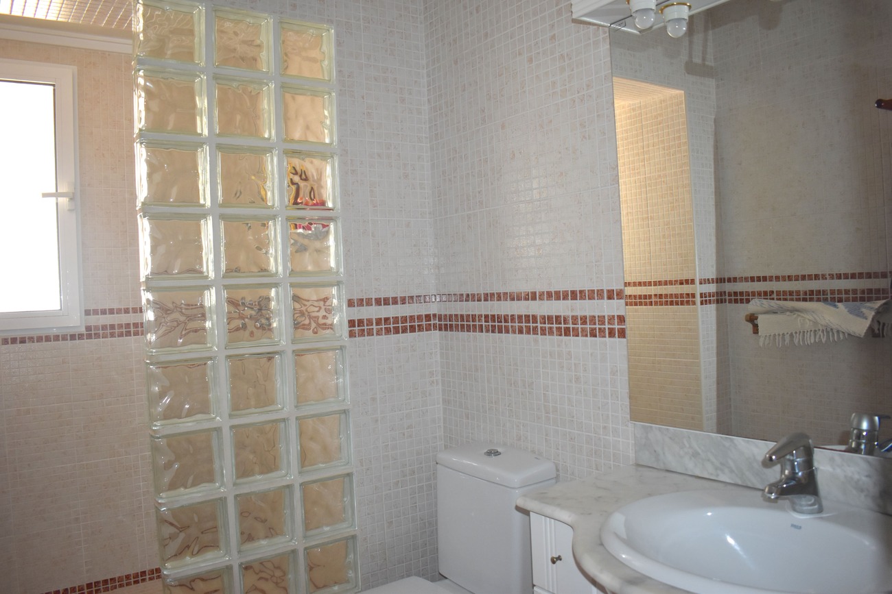 Villa i Guardamar del Segura, Alicante, Spanien 6 sovrum, 199 kvm. Nr. 125979