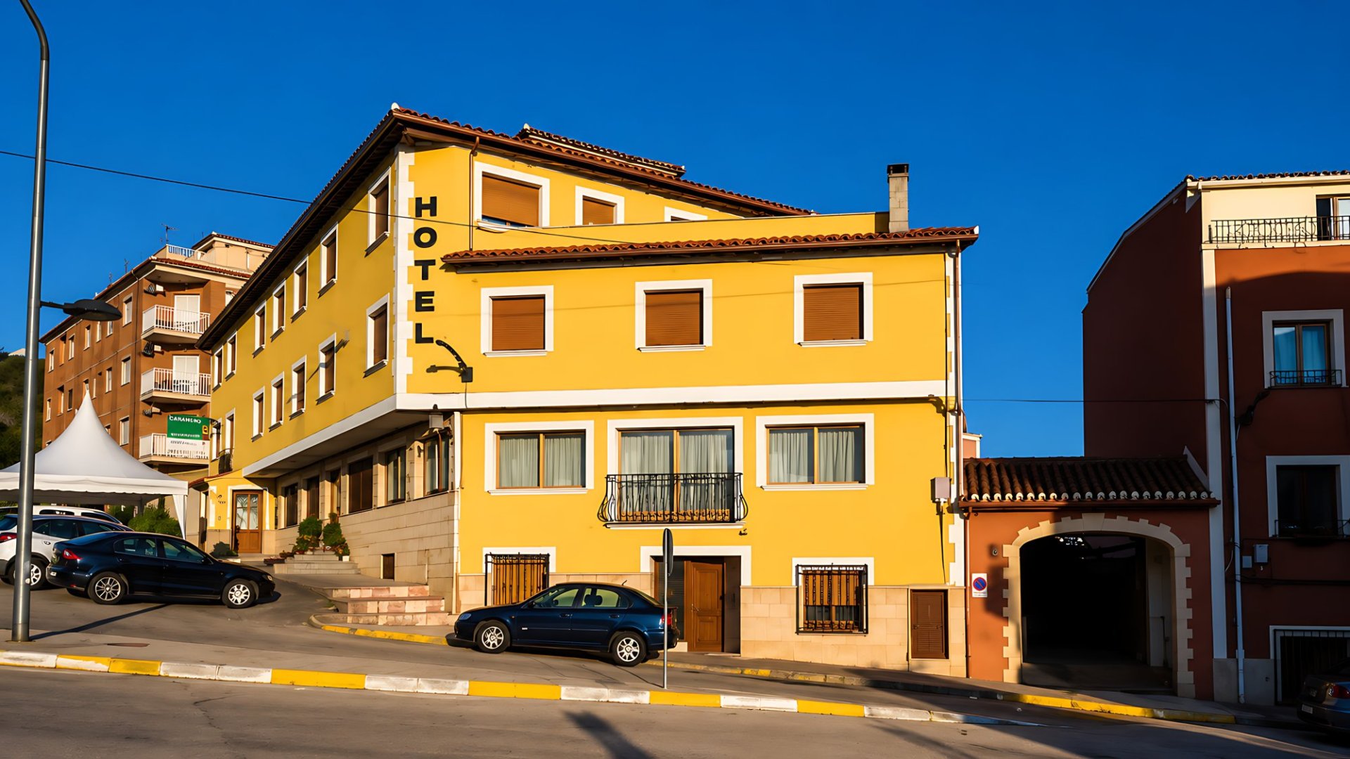 Commercial property in Alicante, Spain 17 bedrooms, 1286 sq.m. No. 130393