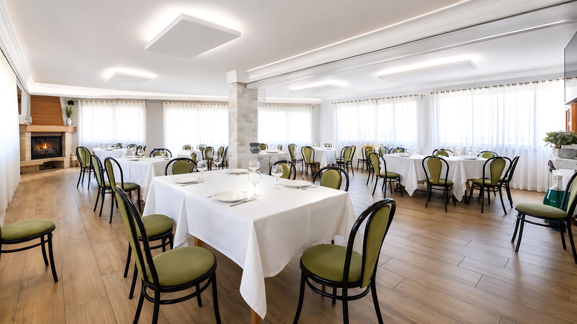 Commercial property in Alicante, Spain 17 bedrooms, 1286 sq.m. No. 130393