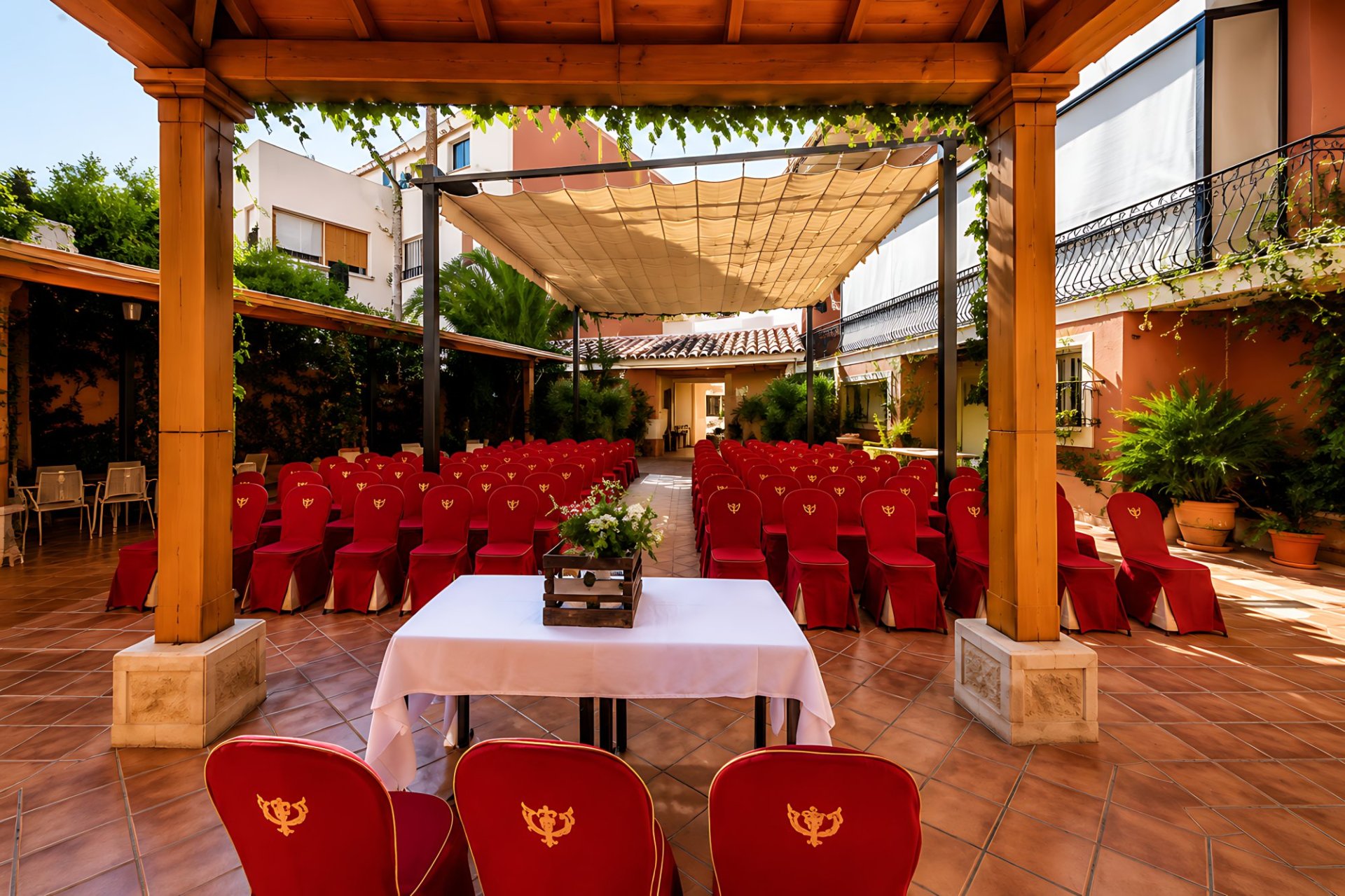 Commercial property in Alicante, Spain 17 bedrooms, 1286 sq.m. No. 130393
