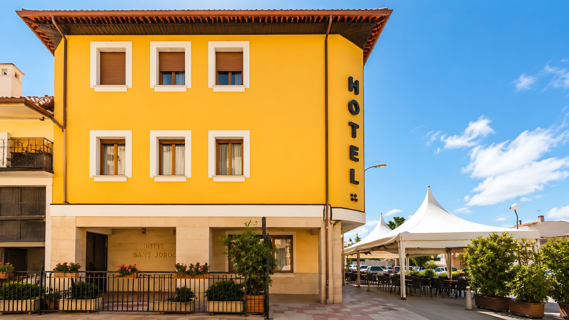 Commercial property in Alicante, Spain 17 bedrooms, 1286 sq.m. No. 130393