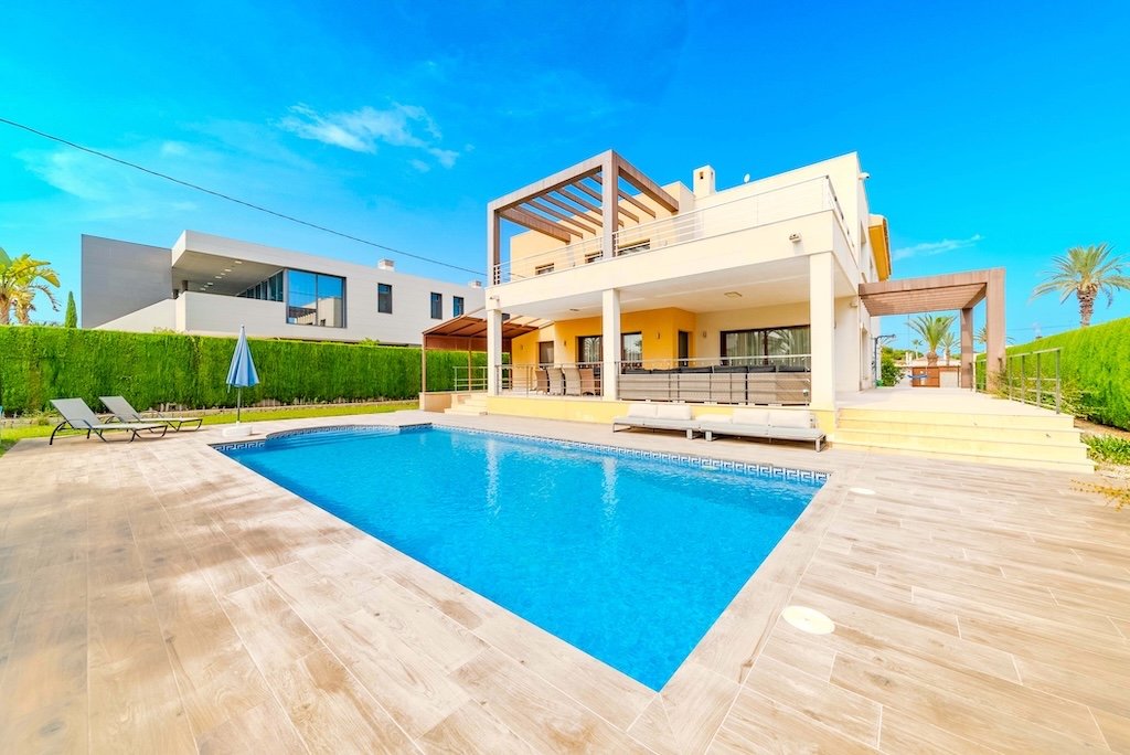 Villa a Cabo Roig, Alicante, Spagna 5 camere da letto, 477 mq. N° 128304