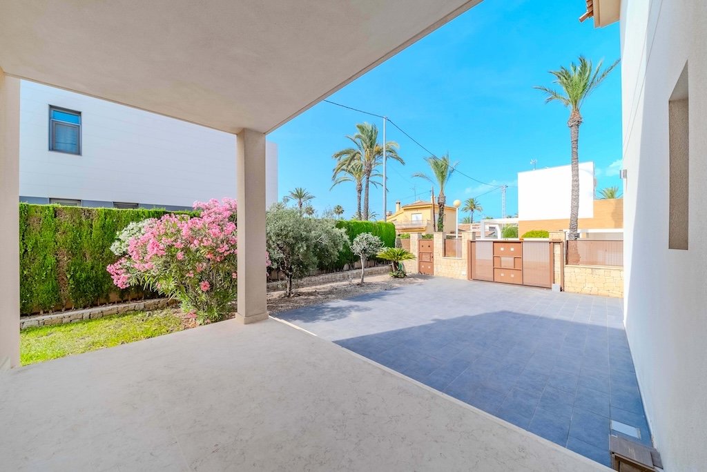 Villa a Cabo Roig, Alicante, Spagna 5 camere da letto, 477 mq. N° 128304