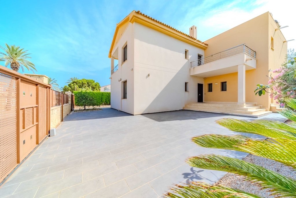 Villa a Cabo Roig, Alicante, Spagna 5 camere da letto, 477 mq. N° 128304