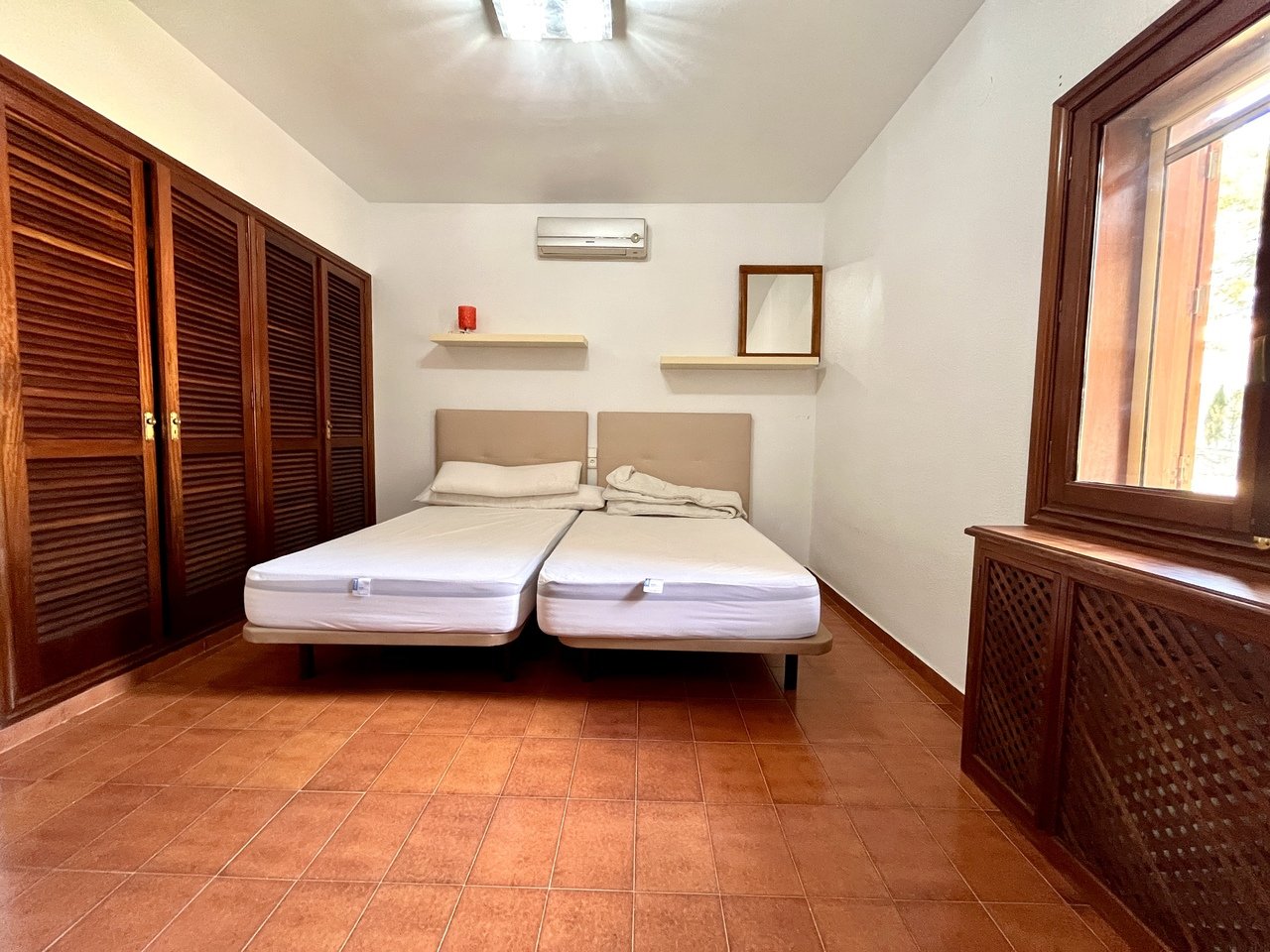 Villa in La Nucia, Alicante, Spain 4 bedrooms, 600 sq.m. No. 124957