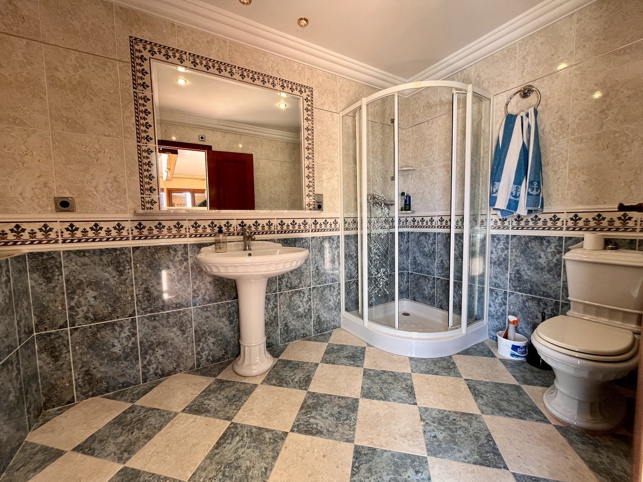 Villa in La Nucia, Alicante, Spain 4 bedrooms, 600 sq.m. No. 124957