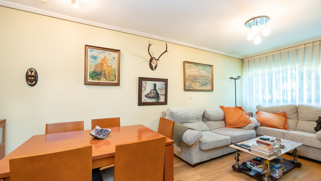 Apartamento en Madrid, España 2 dormitorios, 104 m2 No. 124559