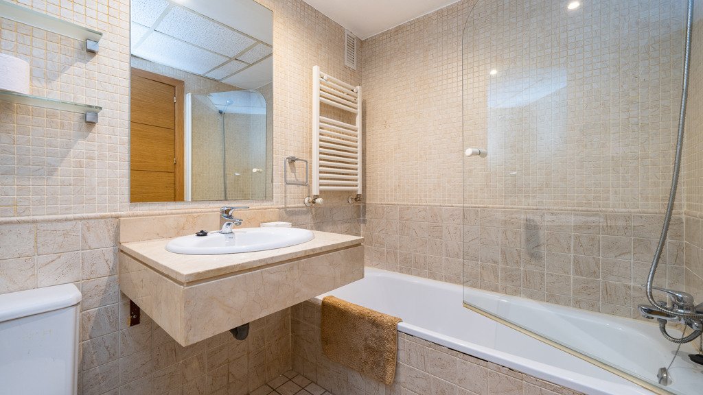 Apartamento en Madrid, España 2 dormitorios, 104 m2 No. 124559