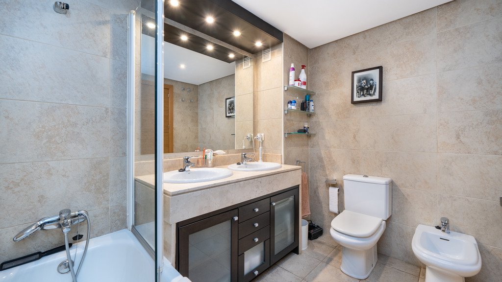 Apartamento en Madrid, España 2 dormitorios, 104 m2 No. 124559