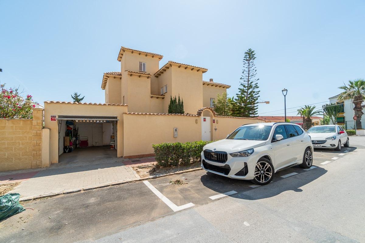 Villa i La Mata, Alicante, Spanien 4 sovrum, 155 kvm. Nr. 125489