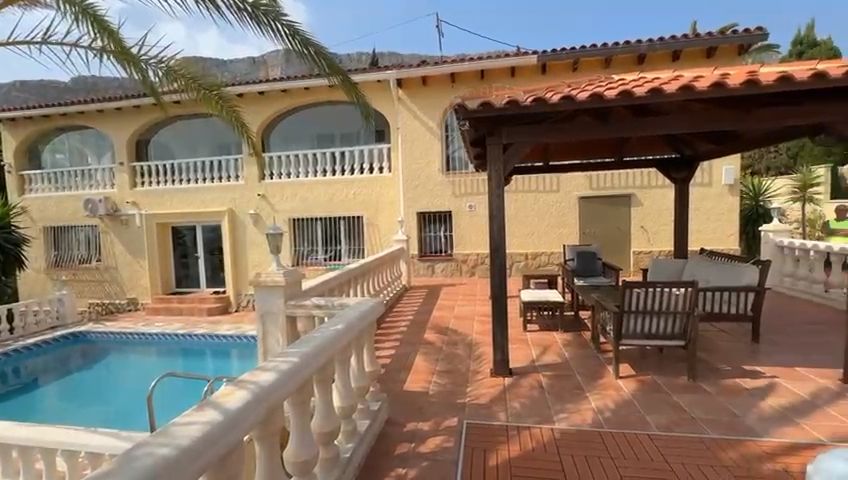 Villa a Calpe, Alicante, Spagna 6 camere da letto, 718 mq. N° 129905