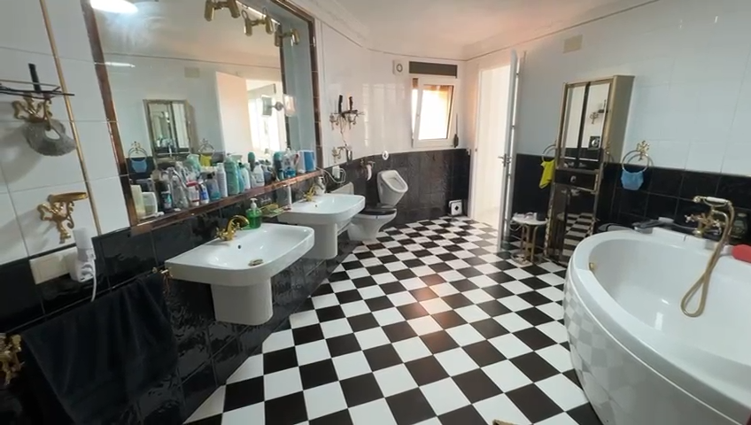 Villa a Calpe, Alicante, Spagna 6 camere da letto, 718 mq. N° 129905