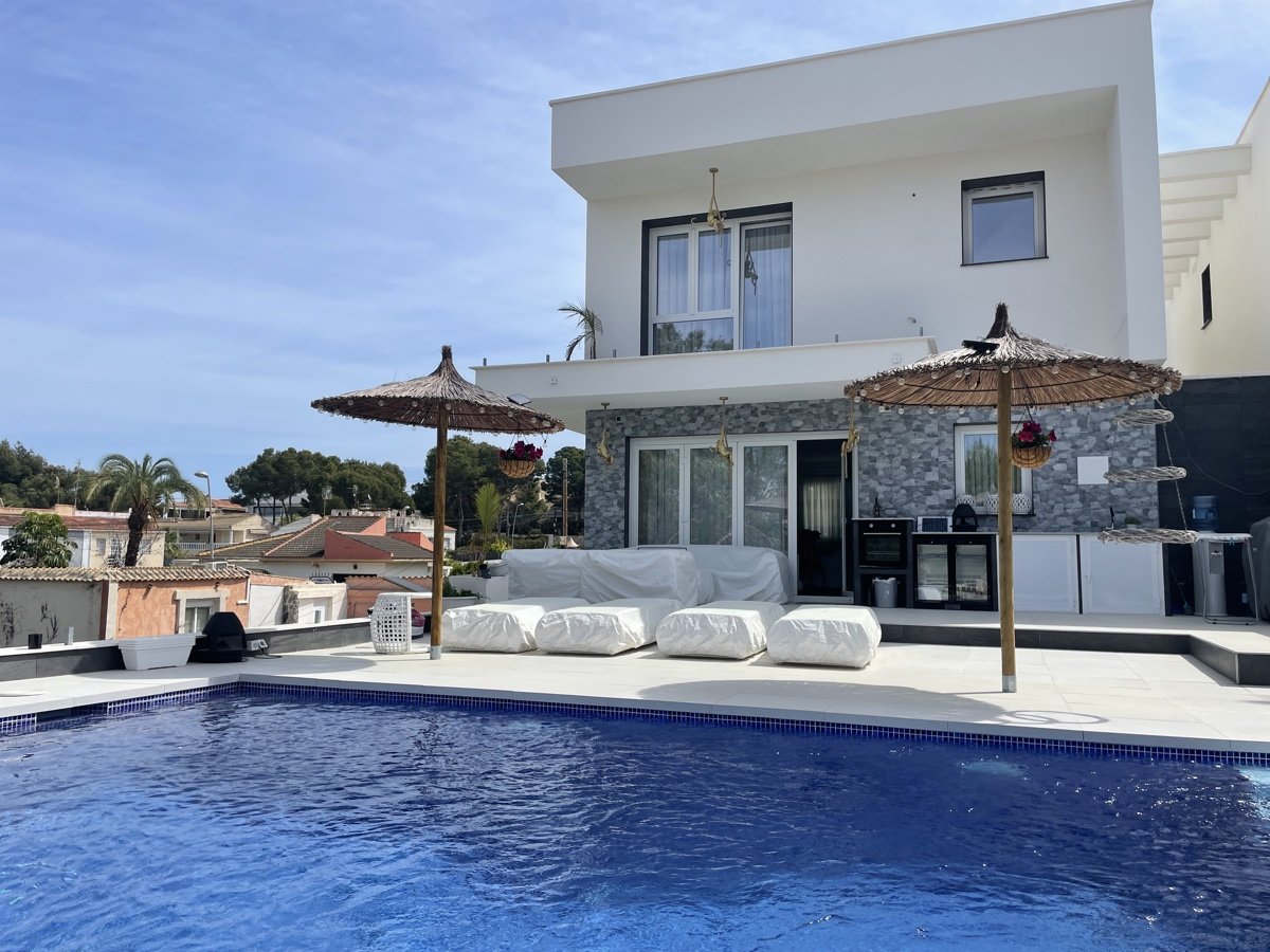 Villa i Los Balcones, Alicante, Spanien 4 sovrum, 250 kvm. Nr. 125682