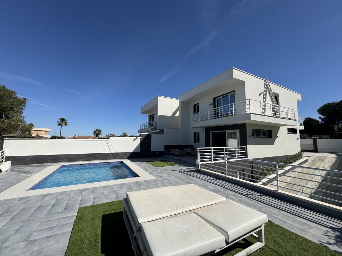 Villa à Los Balcones, Alicante, Espagne 4 chambres, 160 m2 No. 125681