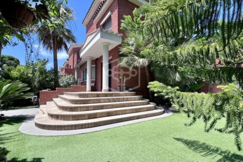 Huvila Gava, Barcelona, Espanja 4 makuuhuonetta, 350 m2 No. 128863