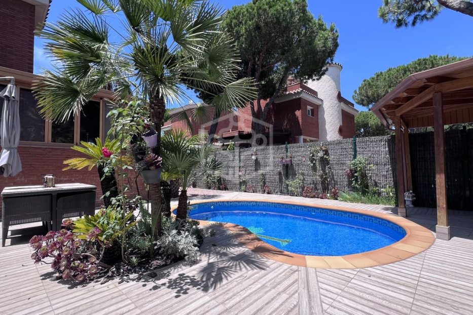 Villa a Gava, Barcelona, Spagna 4 camere da letto, 350 mq. N° 128863