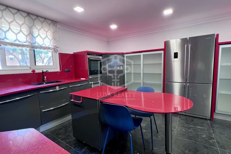 Villa a Gava, Barcelona, Spagna 4 camere da letto, 350 mq. N° 128863