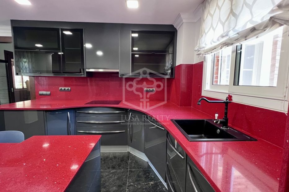 Villa a Gava, Barcelona, Spagna 4 camere da letto, 350 mq. N° 128863