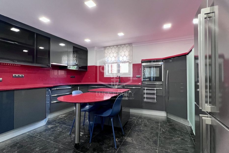 Villa a Gava, Barcelona, Spagna 4 camere da letto, 350 mq. N° 128863