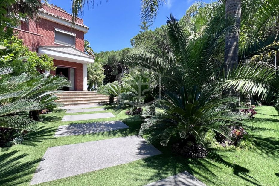 Villa a Gava, Barcelona, Spagna 4 camere da letto, 350 mq. N° 128863