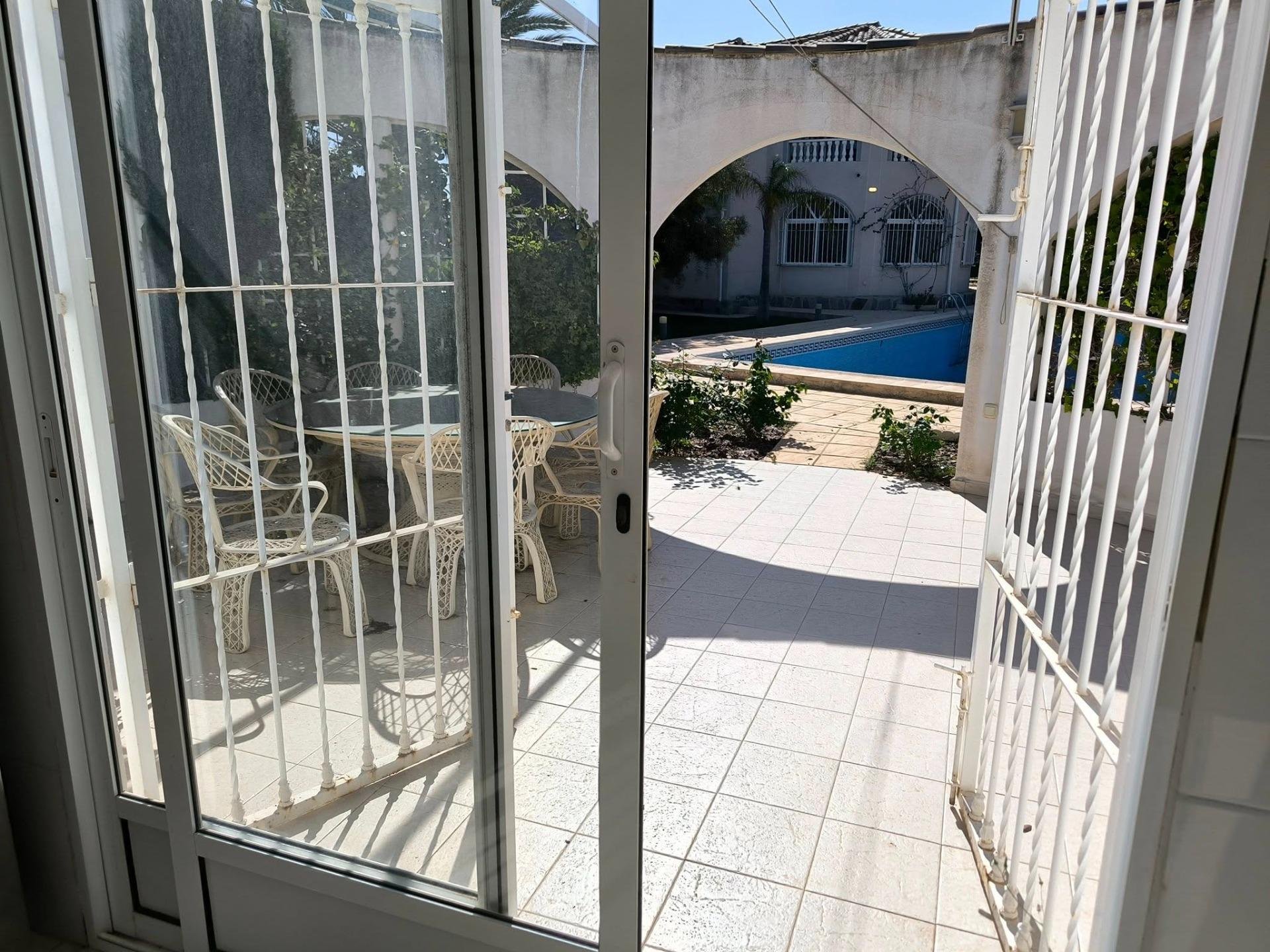 Villa a Torrevieja, Alicante, Spagna 5 camere da letto,  N° 125350