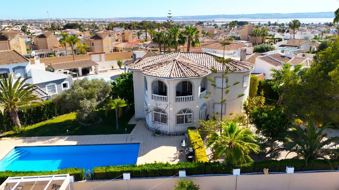 Villa a Torrevieja, Alicante, Spagna 5 camere da letto,  N° 125350