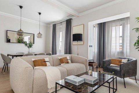 Huoneisto Madrid, Espanja 2 makuuhuonetta, 118 m2 No. 122769