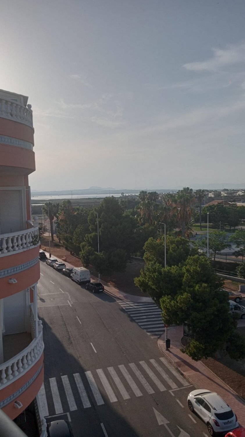 Apartment à Torrevieja, Alicante, Espagne 2 chambres, 70 m2 No. 128886