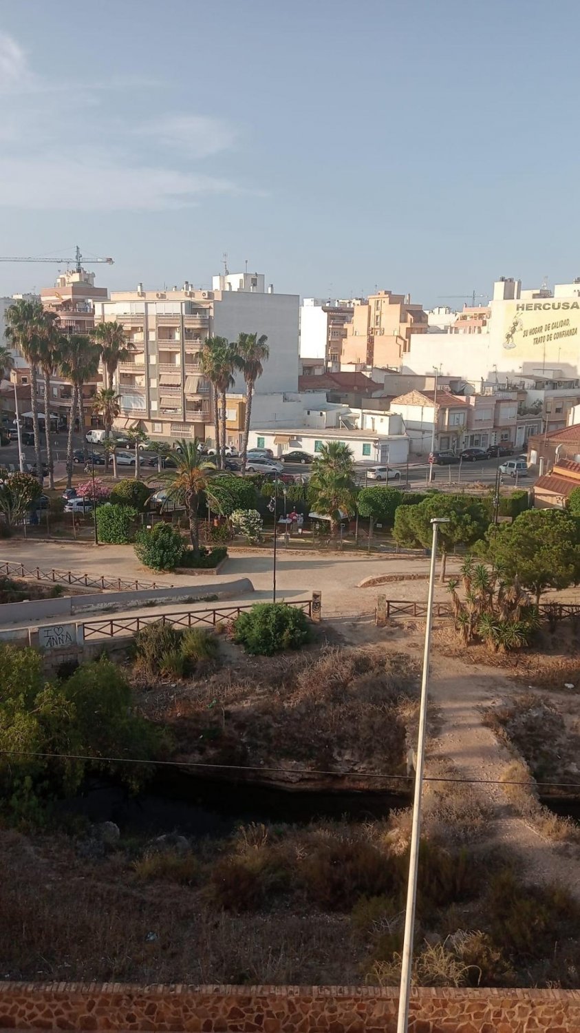 Apartment à Torrevieja, Alicante, Espagne 2 chambres, 70 m2 No. 128886