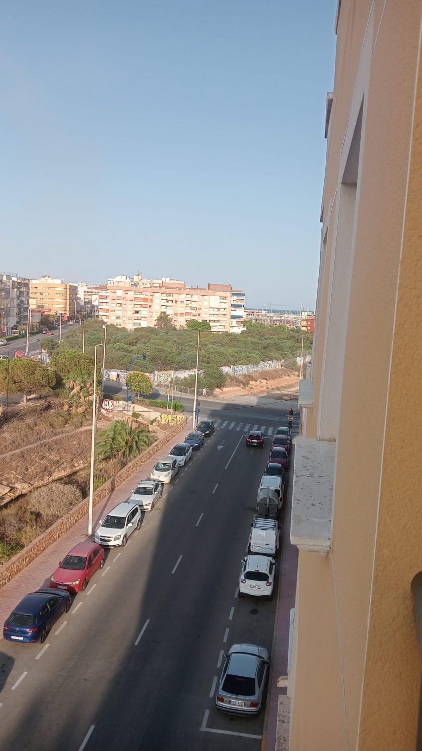 Apartment à Torrevieja, Alicante, Espagne 2 chambres, 70 m2 No. 128886