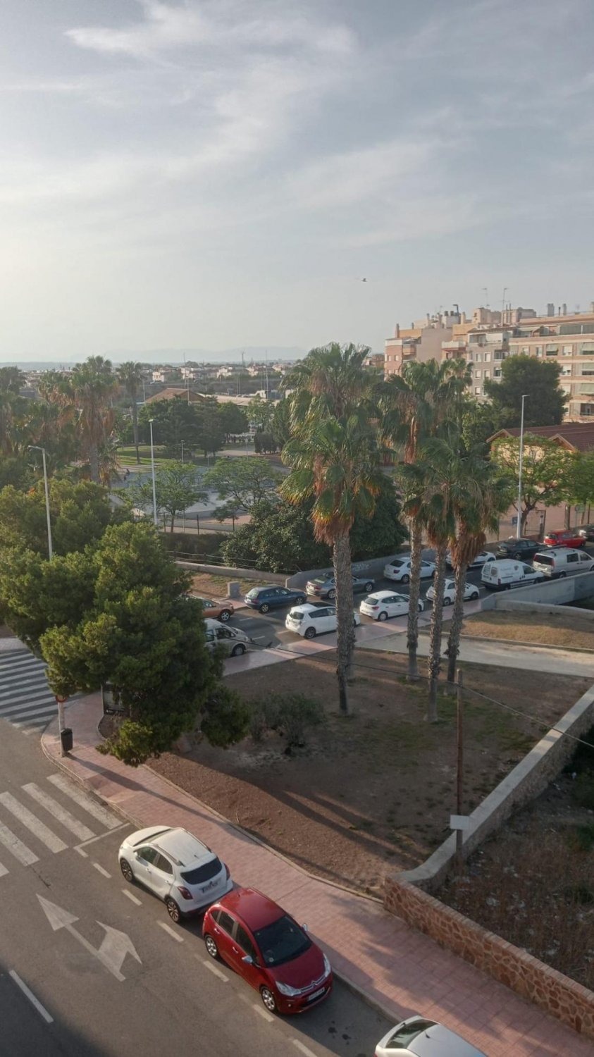 Apartment à Torrevieja, Alicante, Espagne 2 chambres, 70 m2 No. 128886