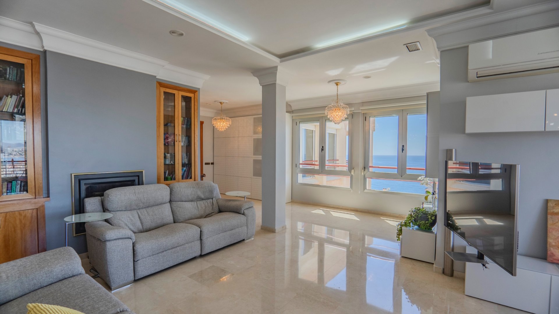 Apartment in Benidorm, Alicante, Spain 5 bedrooms, 412 sq.m. No. 120164