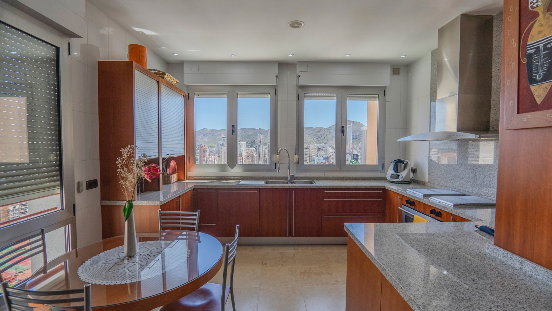 Apartment in Benidorm, Alicante, Spain 5 bedrooms, 412 sq.m. No. 120164