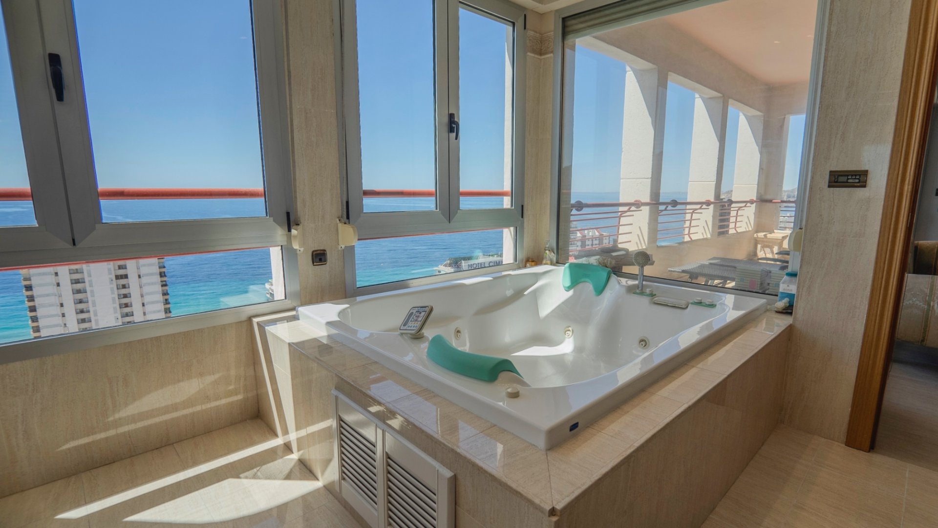 Apartment in Benidorm, Alicante, Spain 5 bedrooms, 412 sq.m. No. 120164