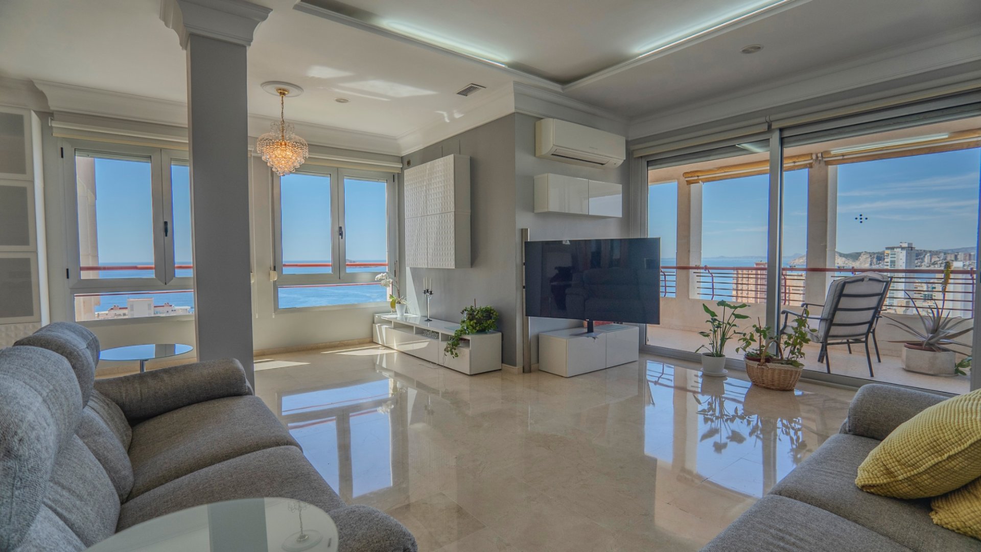 Apartment in Benidorm, Alicante, Spain 5 bedrooms, 412 sq.m. No. 120164
