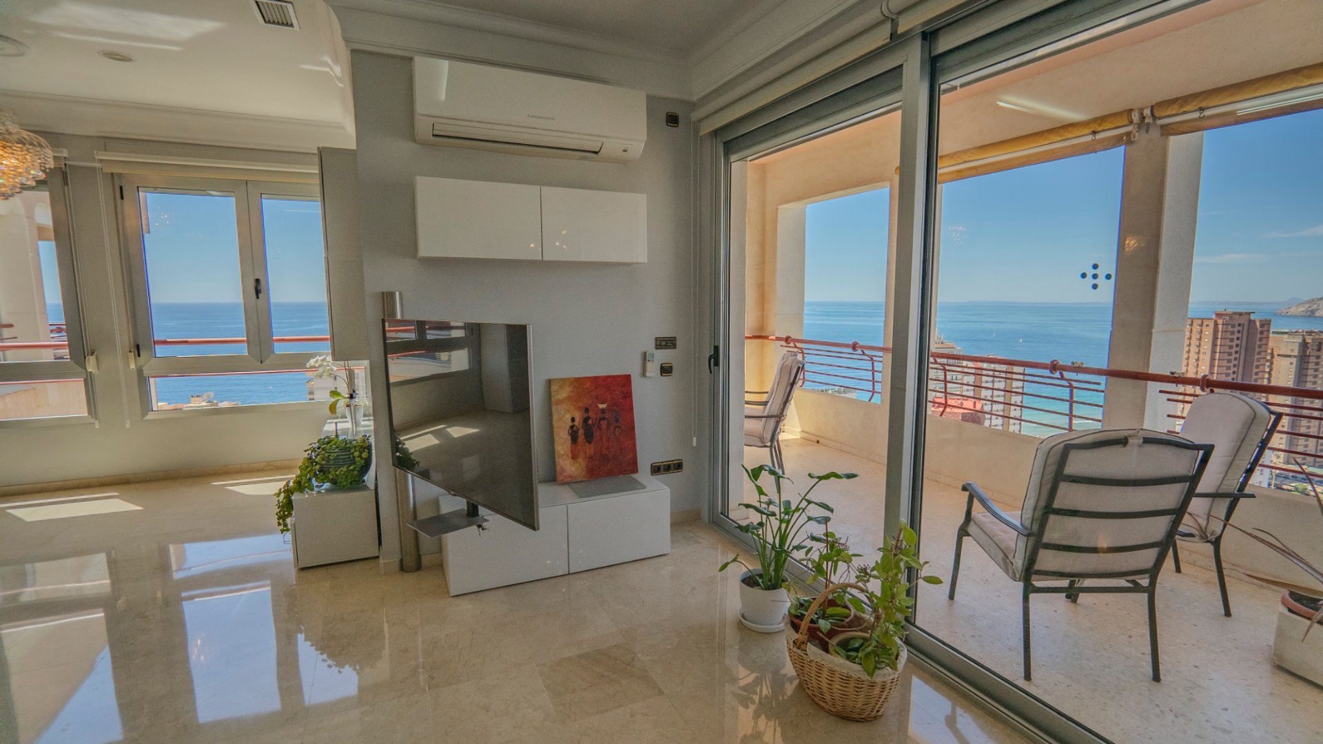 Apartment in Benidorm, Alicante, Spain 5 bedrooms, 412 sq.m. No. 120164
