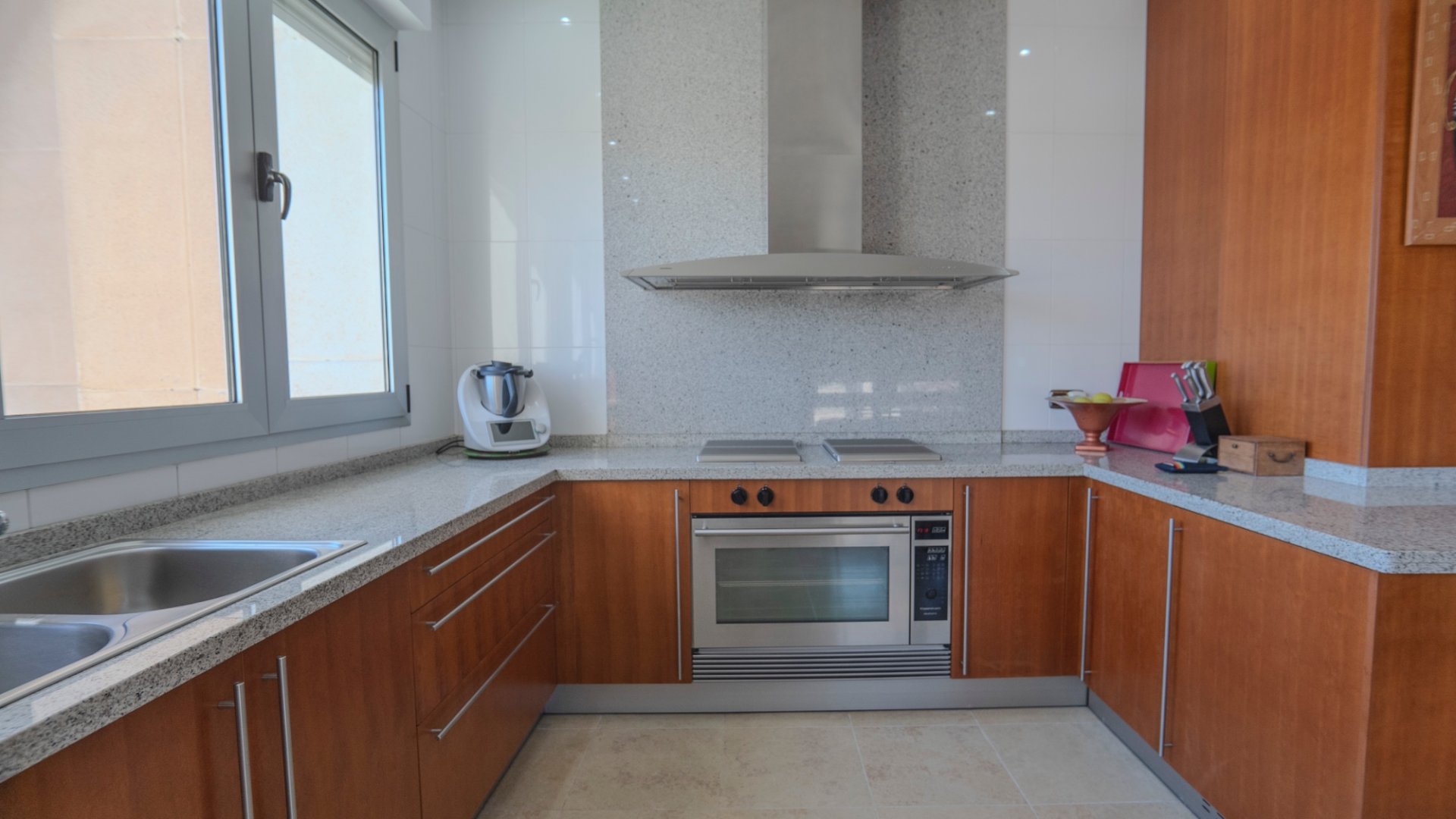 Apartment in Benidorm, Alicante, Spain 5 bedrooms, 412 sq.m. No. 120164