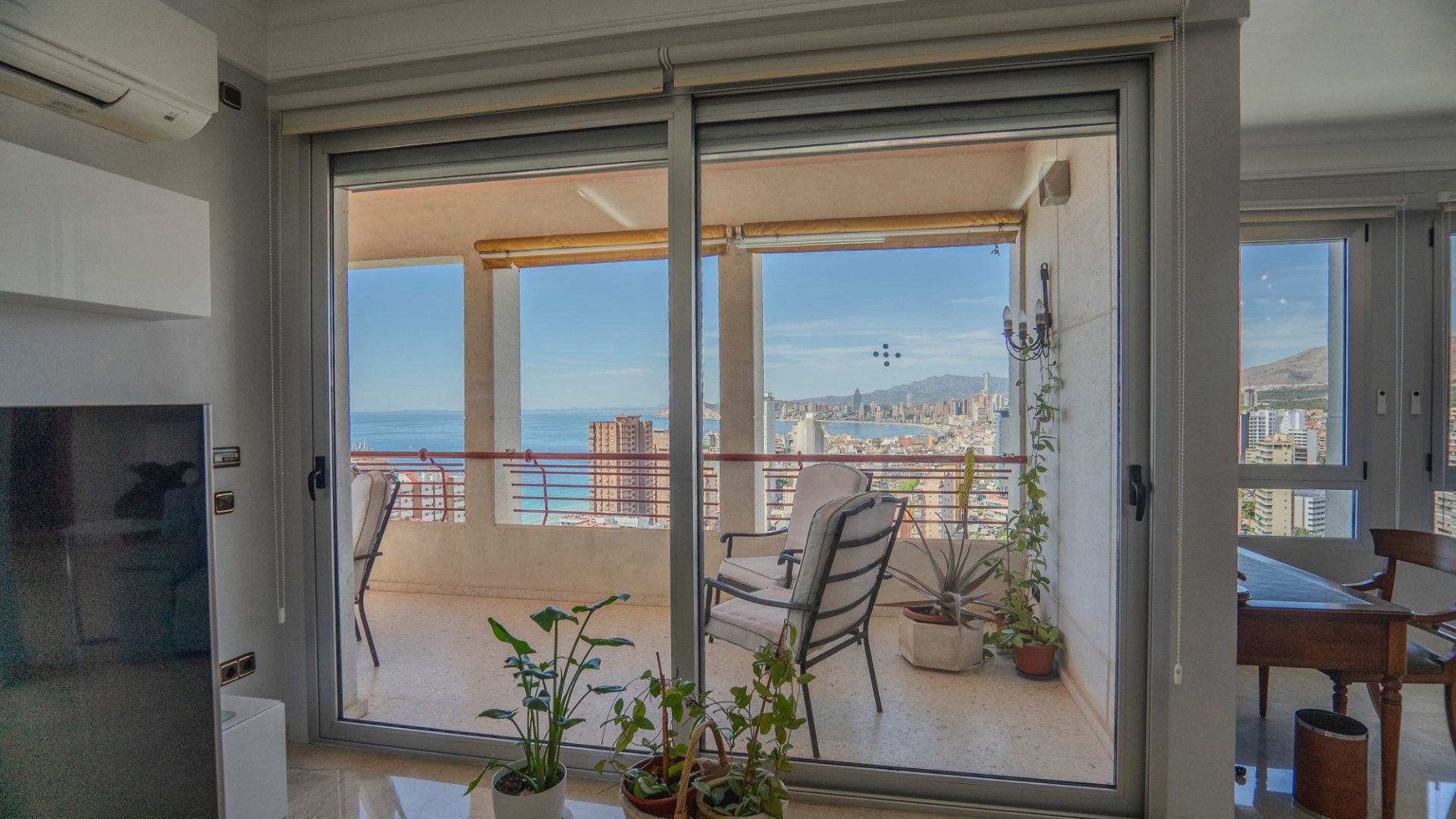 Apartment in Benidorm, Alicante, Spain 5 bedrooms, 412 sq.m. No. 120164
