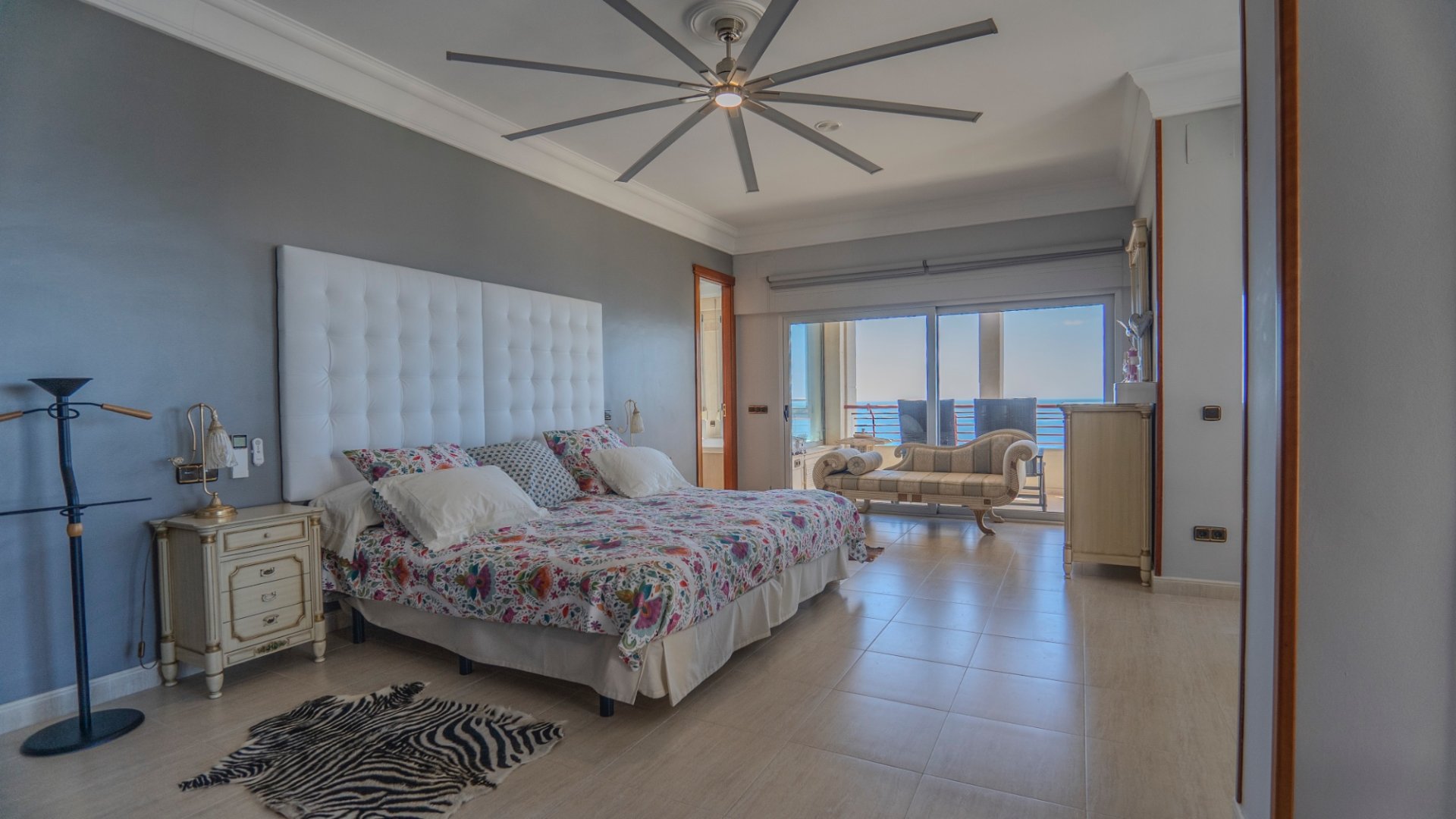 Apartment in Benidorm, Alicante, Spain 5 bedrooms, 412 sq.m. No. 120164