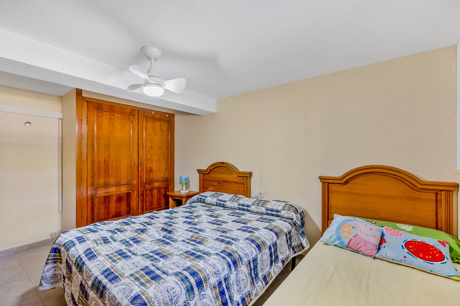 Villa en Torrevieja, Alicante, España 4 dormitorios, 141 m2 No. 129053