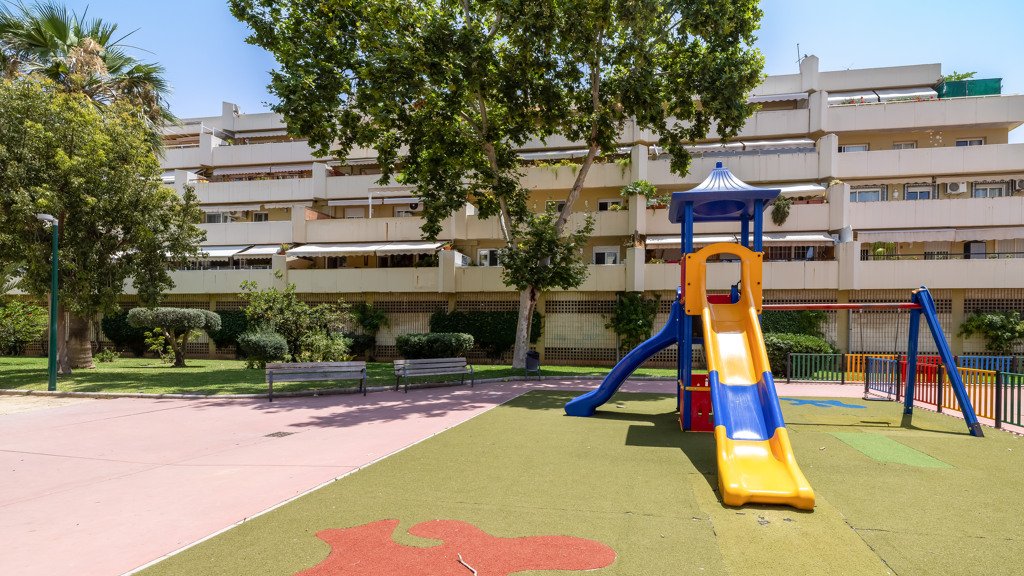 Apartment à Malaga, Espagne 3 chambres, 165 m2 No. 122437