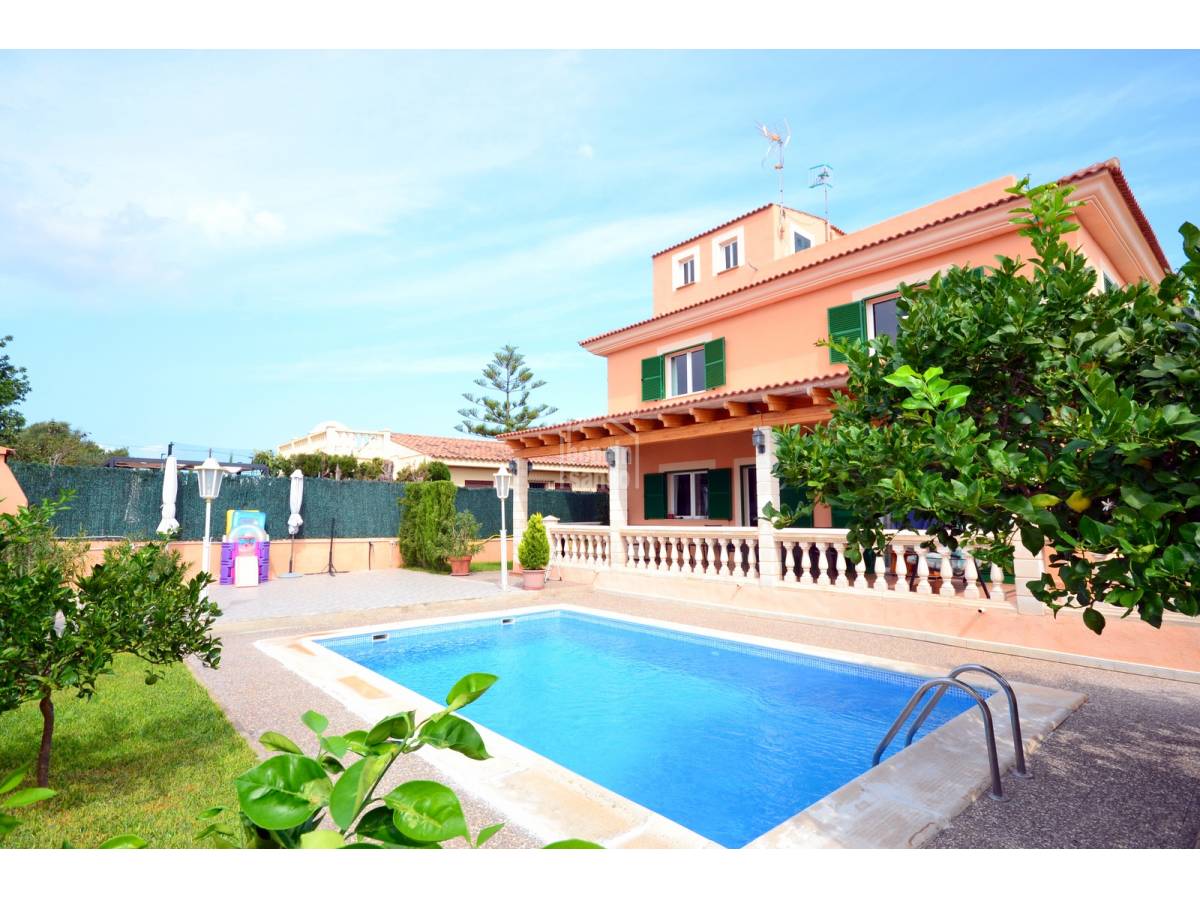 Kaupunkipientalo Cala Millor, Mallorca, Espanja 5 makuuhuonetta, 348 m2 No. 127968