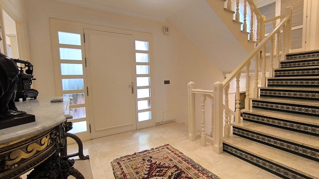 Villa a Marbella, Malaga, Spagna 6 camere da letto, 453.81 mq. N° 121551