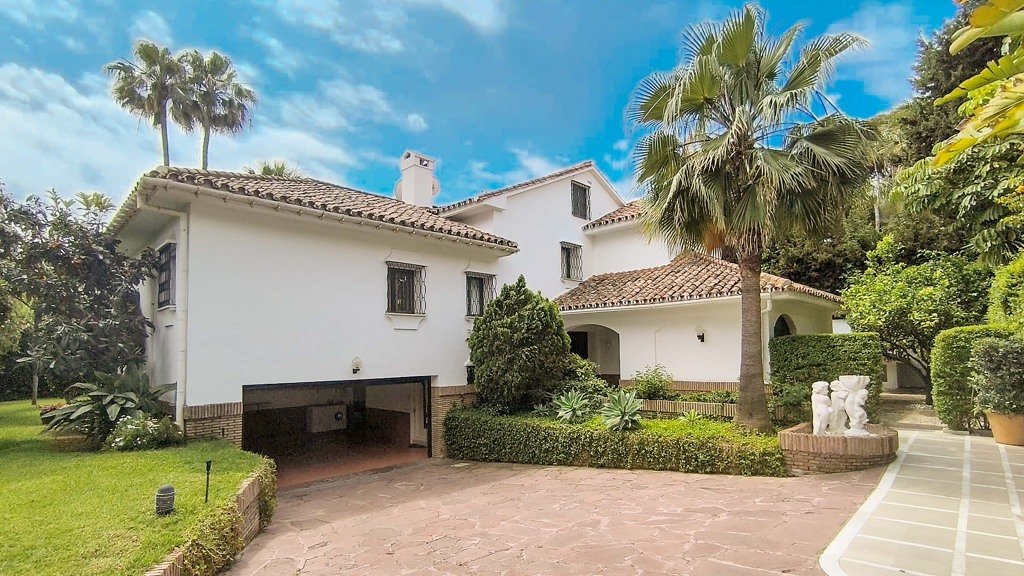 Villa a Marbella, Malaga, Spagna 6 camere da letto, 453.81 mq. N° 121551