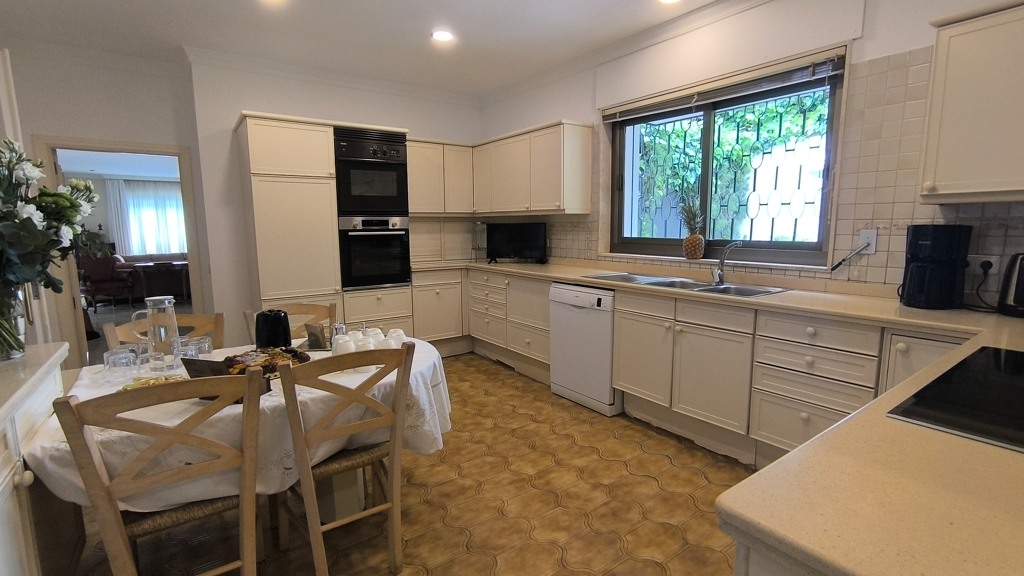 Villa a Marbella, Malaga, Spagna 6 camere da letto, 453.81 mq. N° 121551