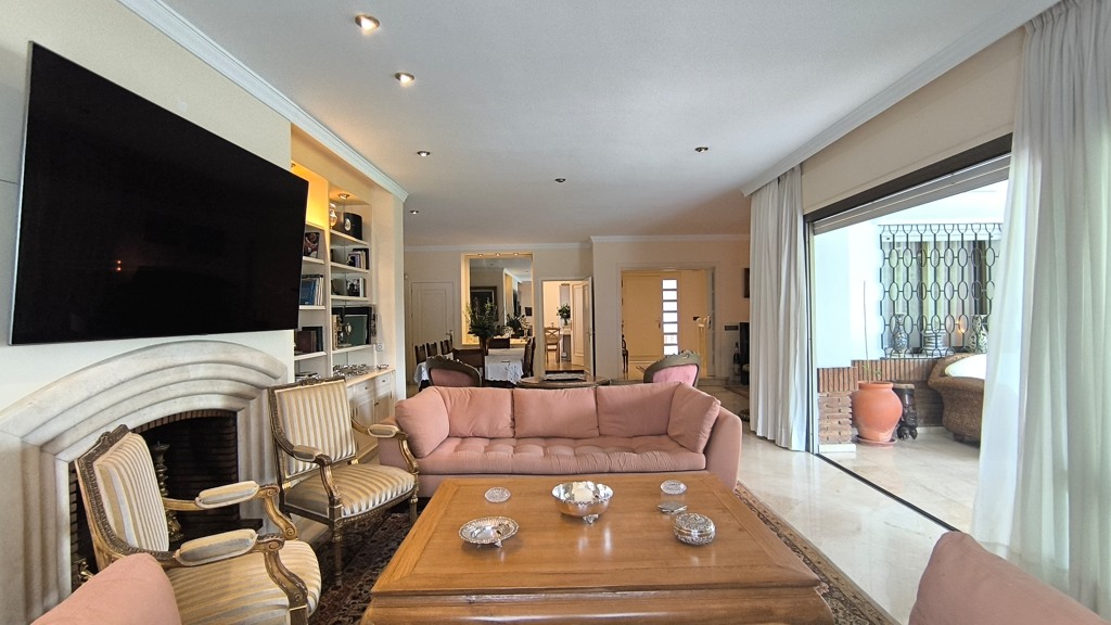 Villa a Marbella, Malaga, Spagna 6 camere da letto, 453.81 mq. N° 121551