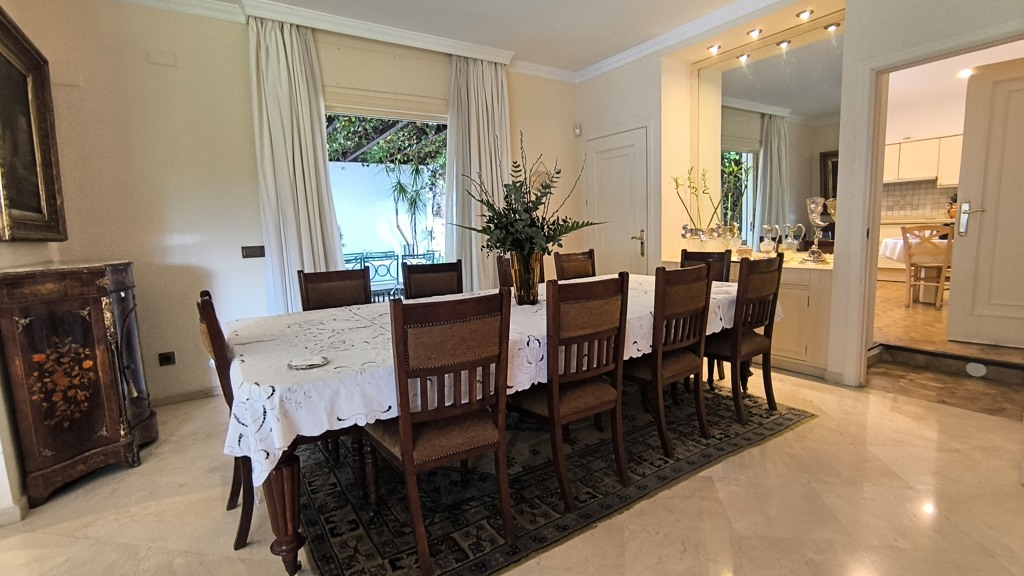 Villa a Marbella, Malaga, Spagna 6 camere da letto, 453.81 mq. N° 121551